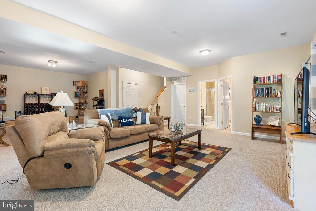 9404 RESERVOIR HILL COURT