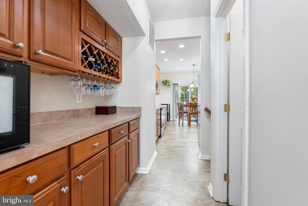 9404 RESERVOIR HILL COURT