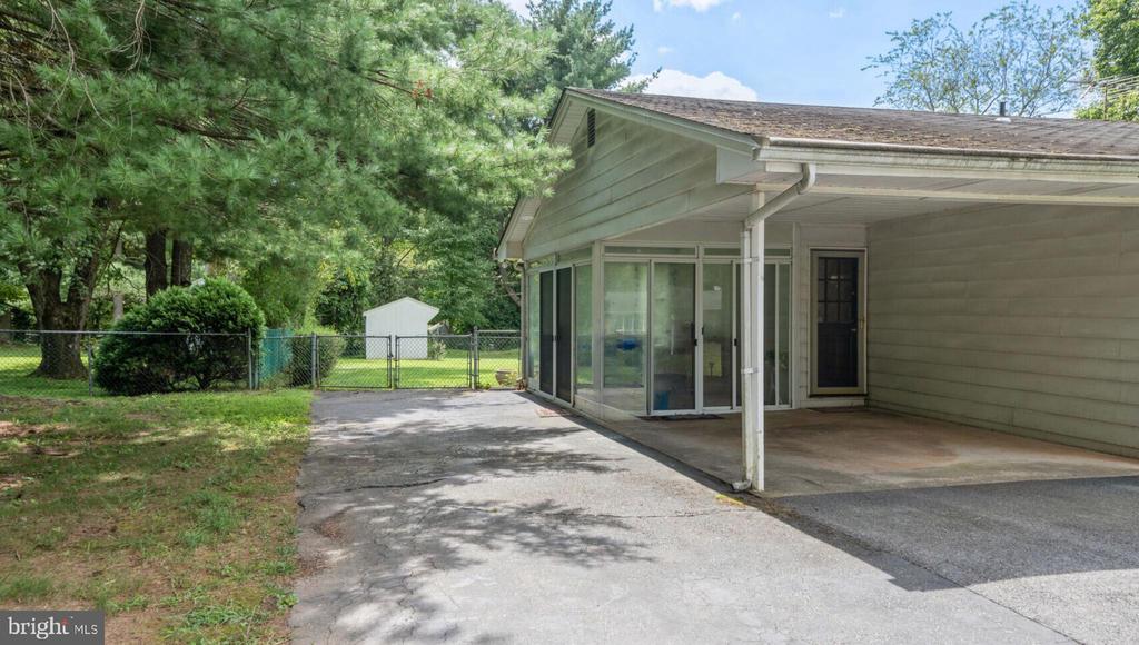 1523 Woodridge Ln