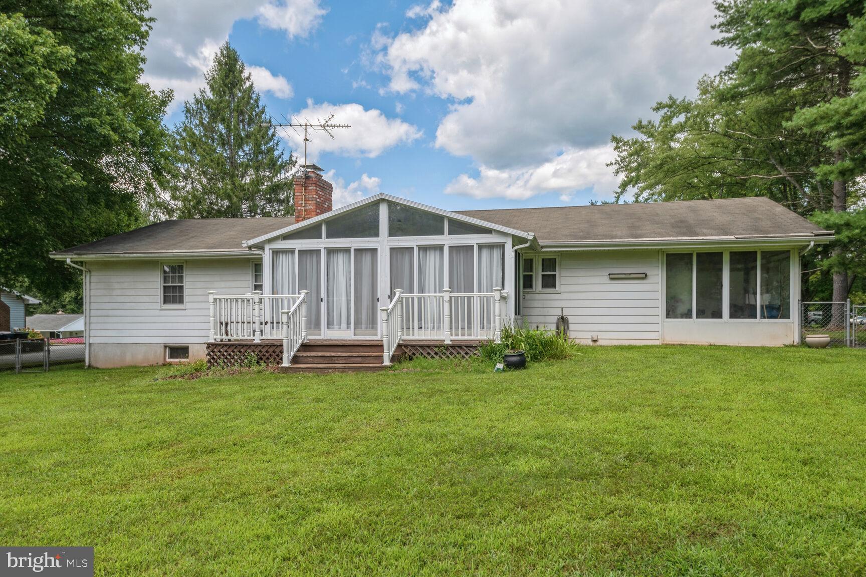 1523 Woodridge Ln