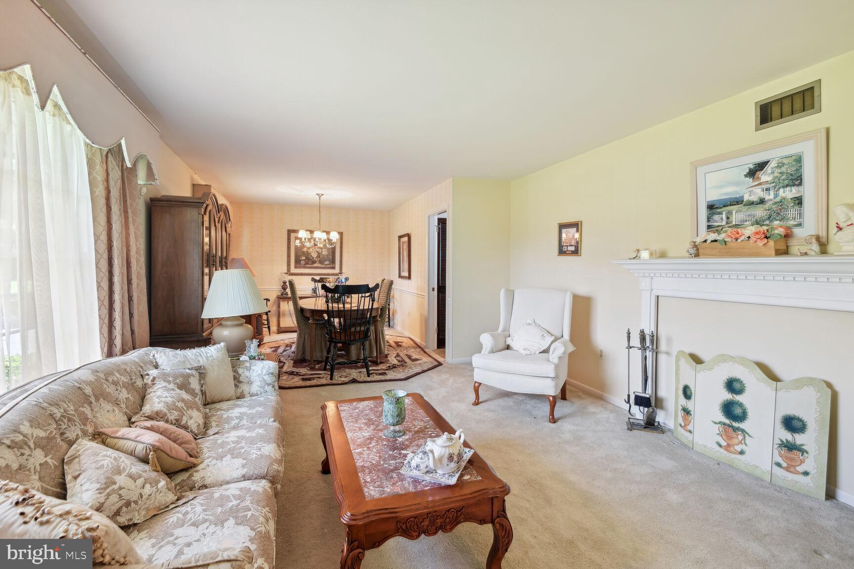 1523 Woodridge Ln