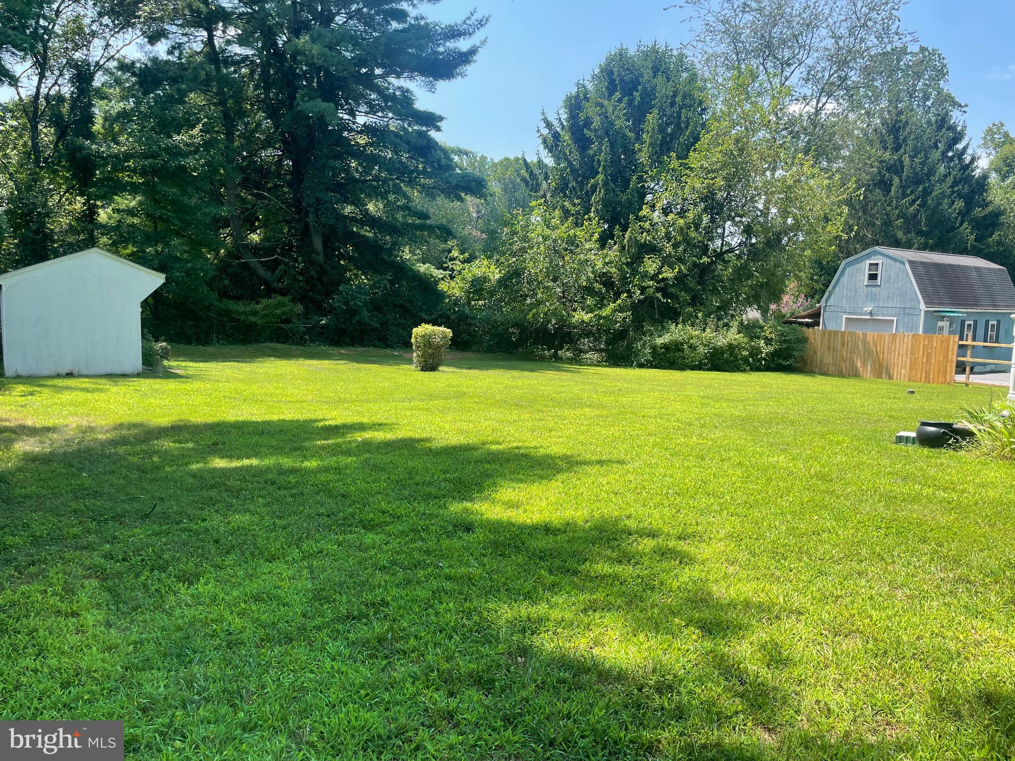 1523 Woodridge Ln