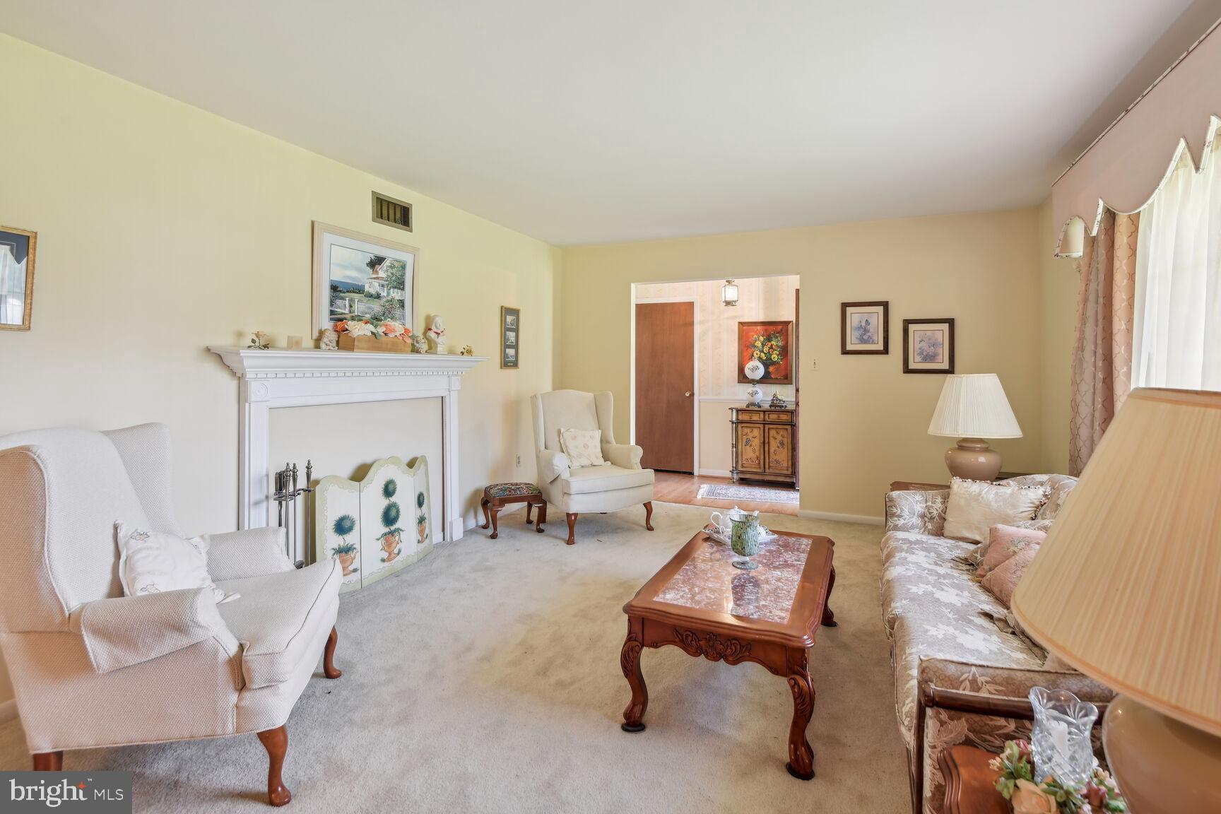 1523 Woodridge Ln