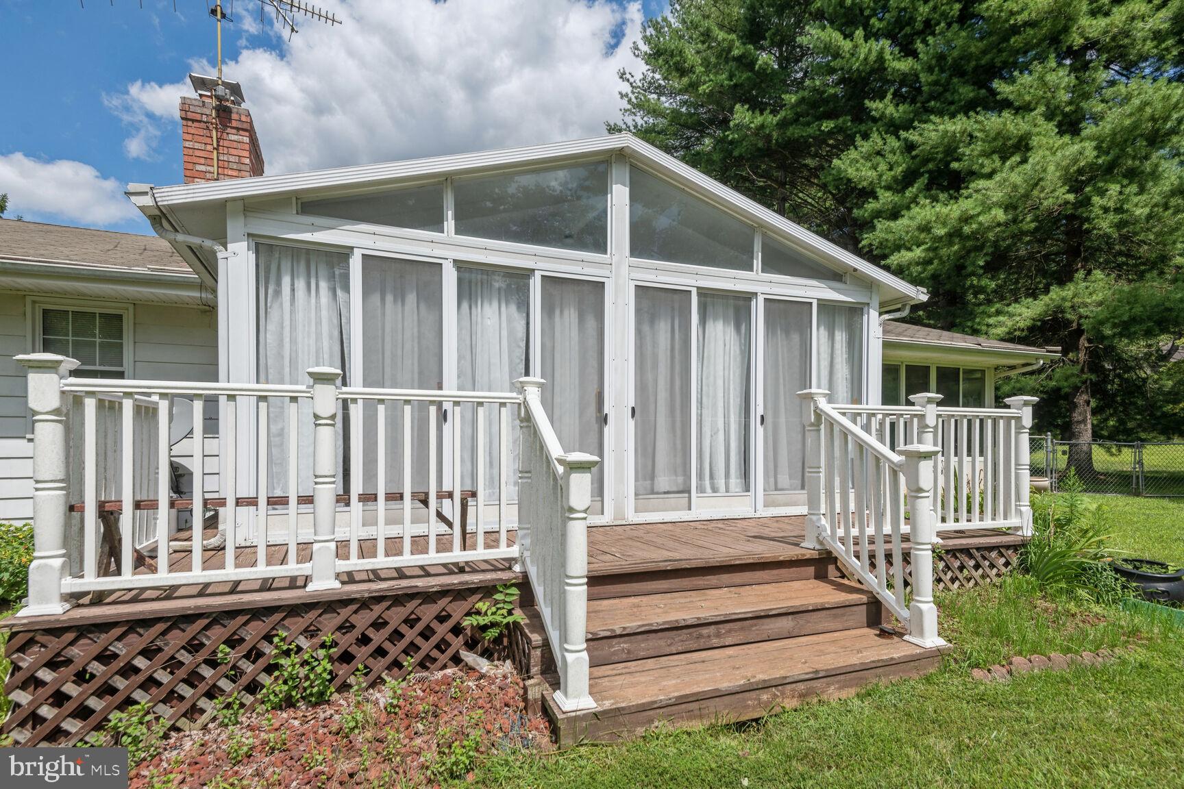 1523 Woodridge Ln