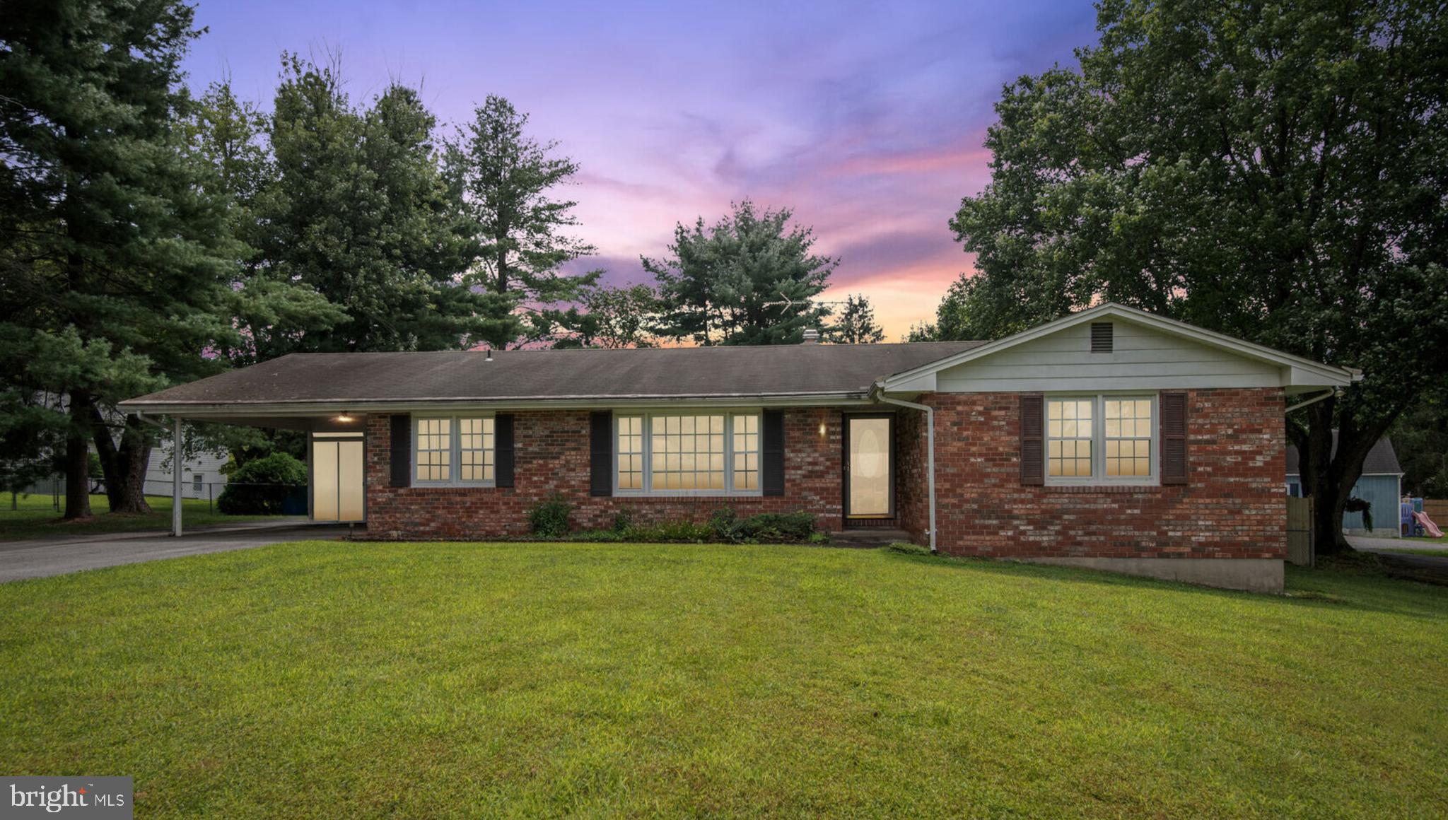 1523 Woodridge Ln