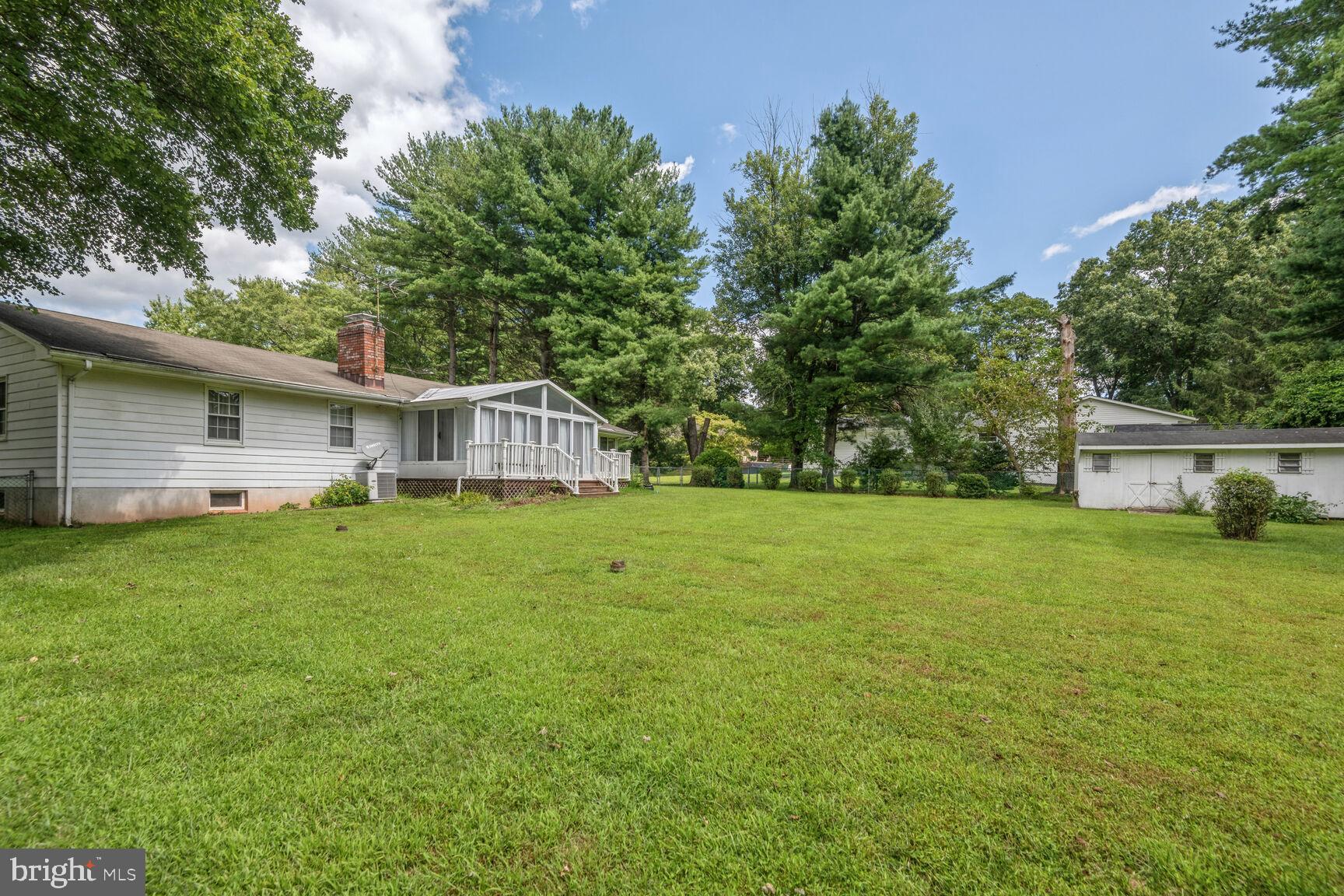 1523 Woodridge Ln