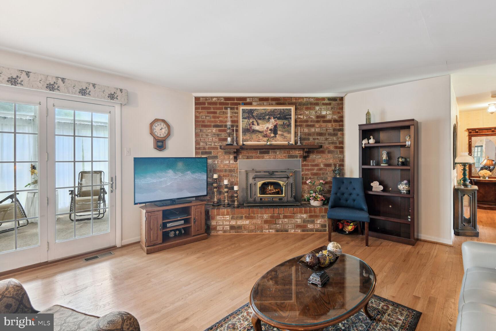 1523 Woodridge Ln