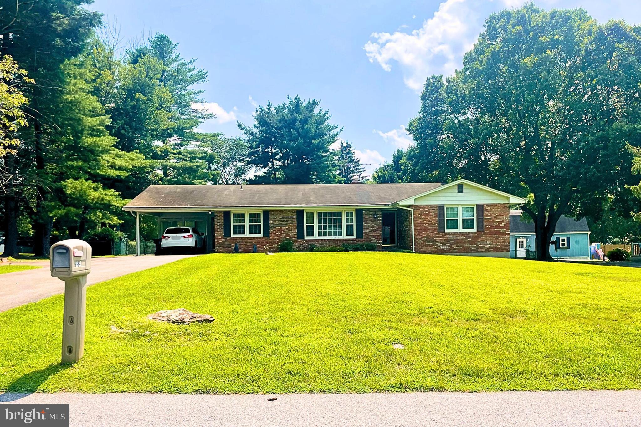 1523 Woodridge Ln