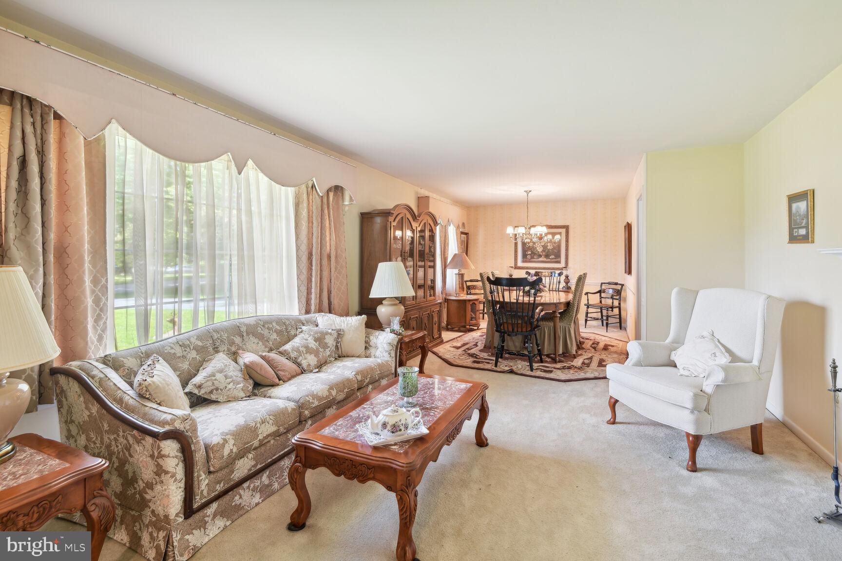 1523 Woodridge Ln