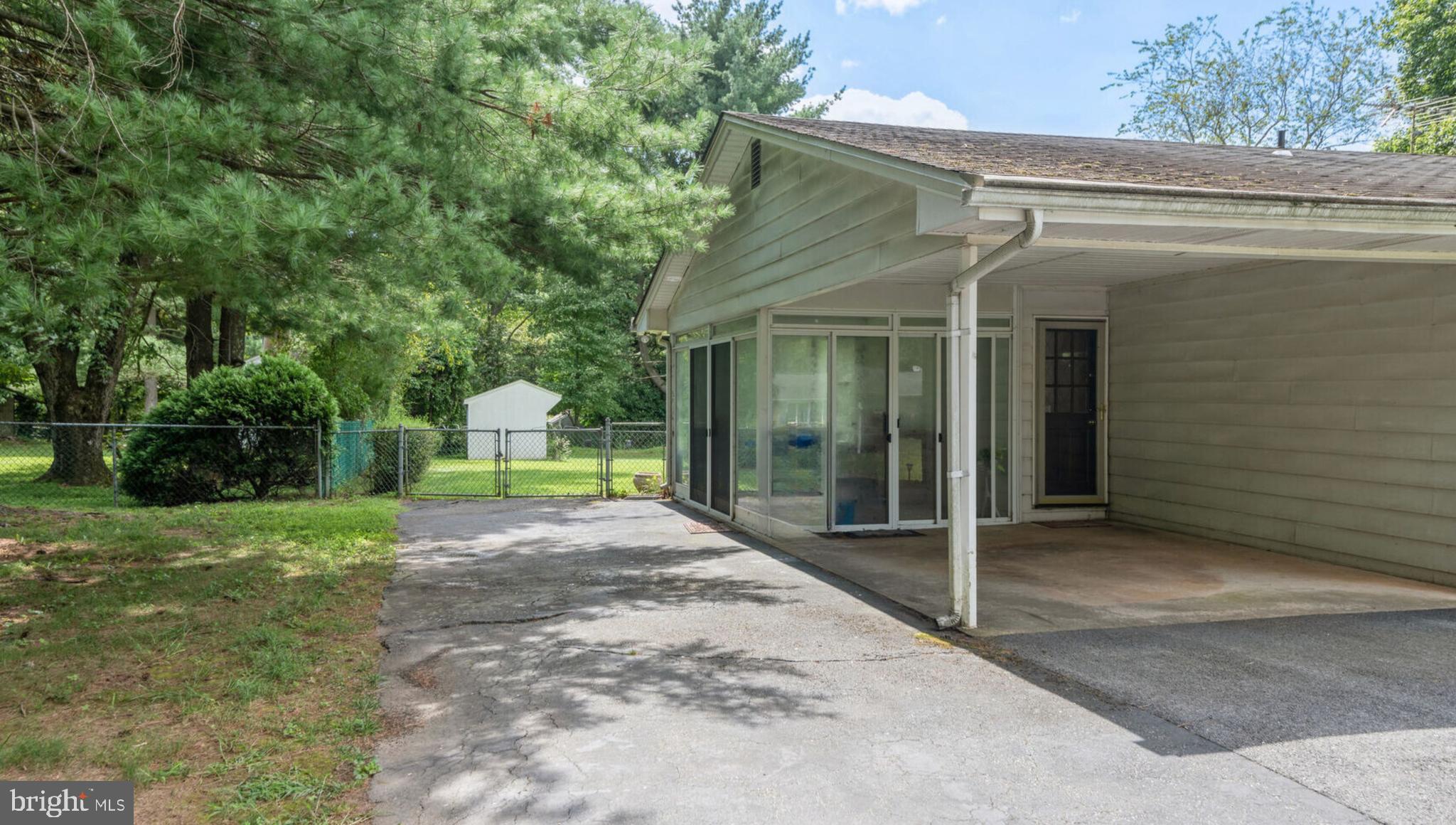 1523 Woodridge Ln