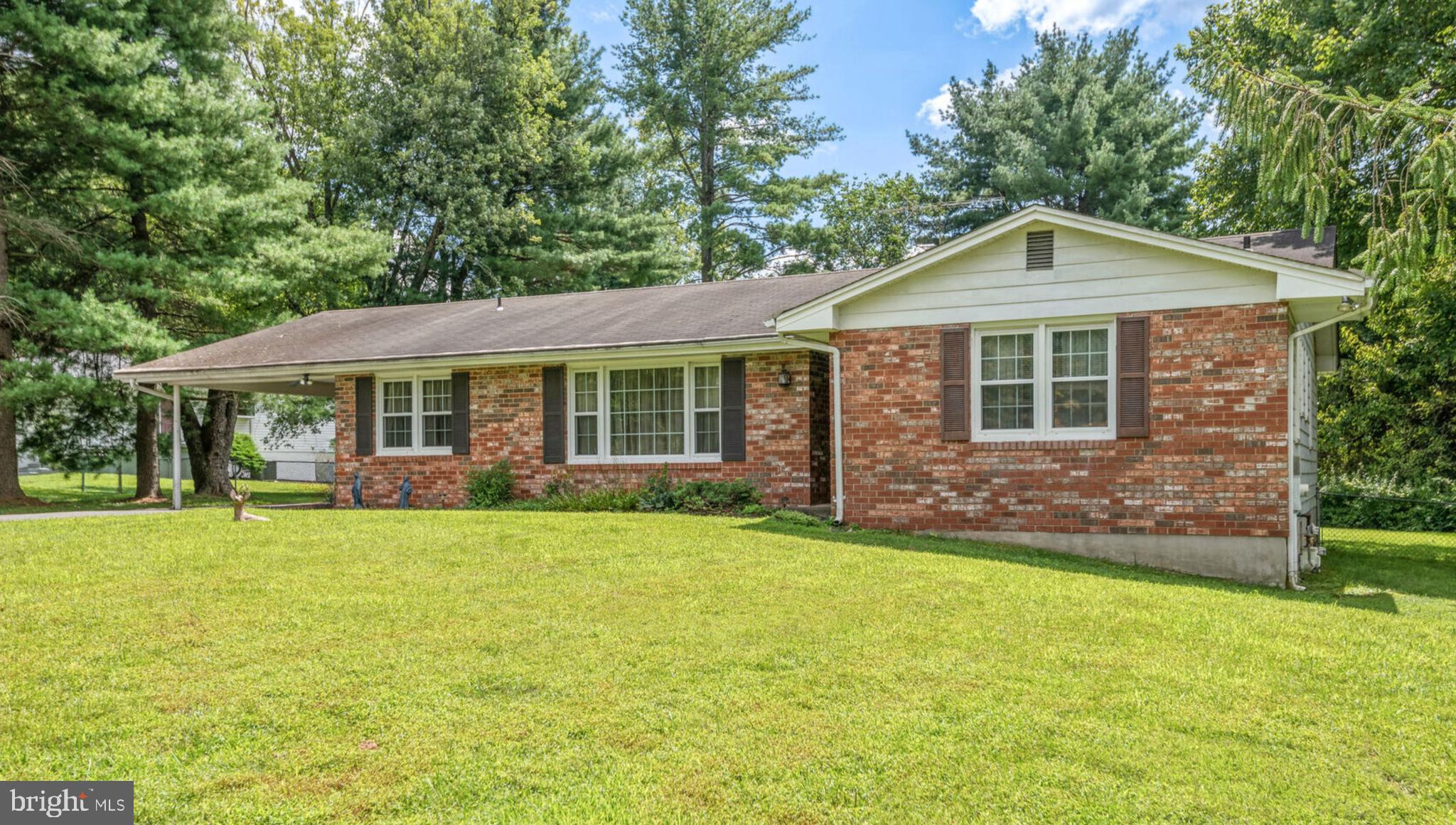 1523 Woodridge Ln