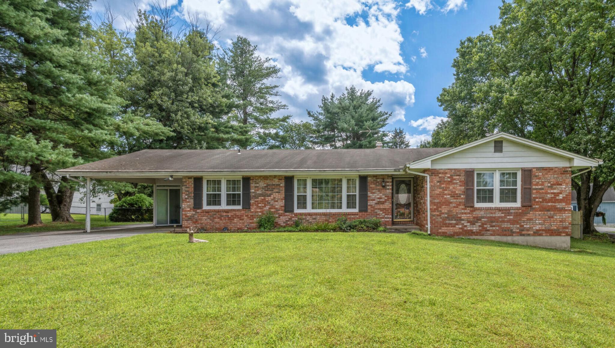 1523 Woodridge Ln