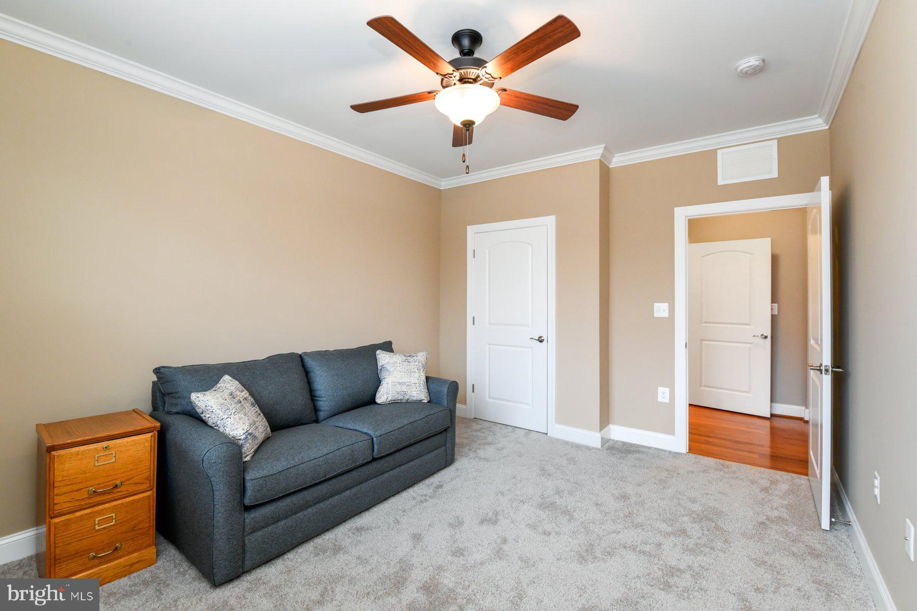 634 Wallingford ROAD Unit: 4F