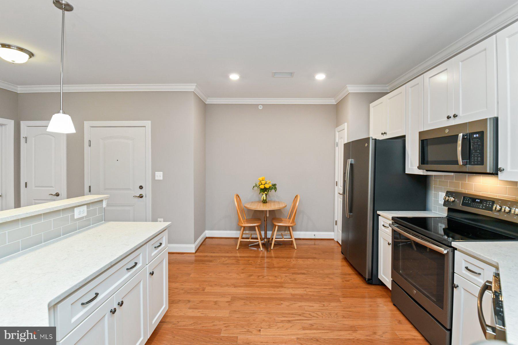 634 Wallingford ROAD Unit: 4F