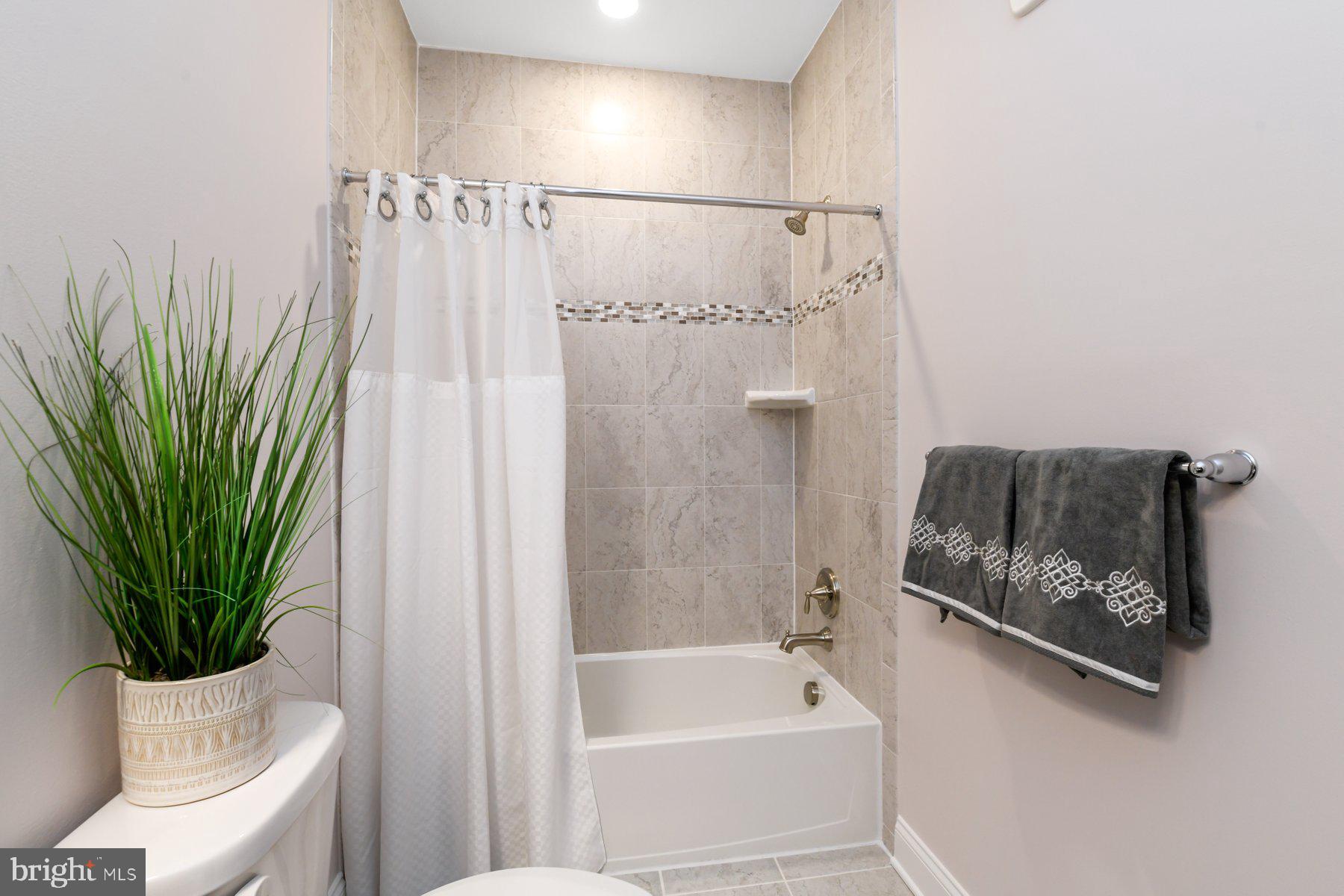 634 Wallingford ROAD Unit: 4F