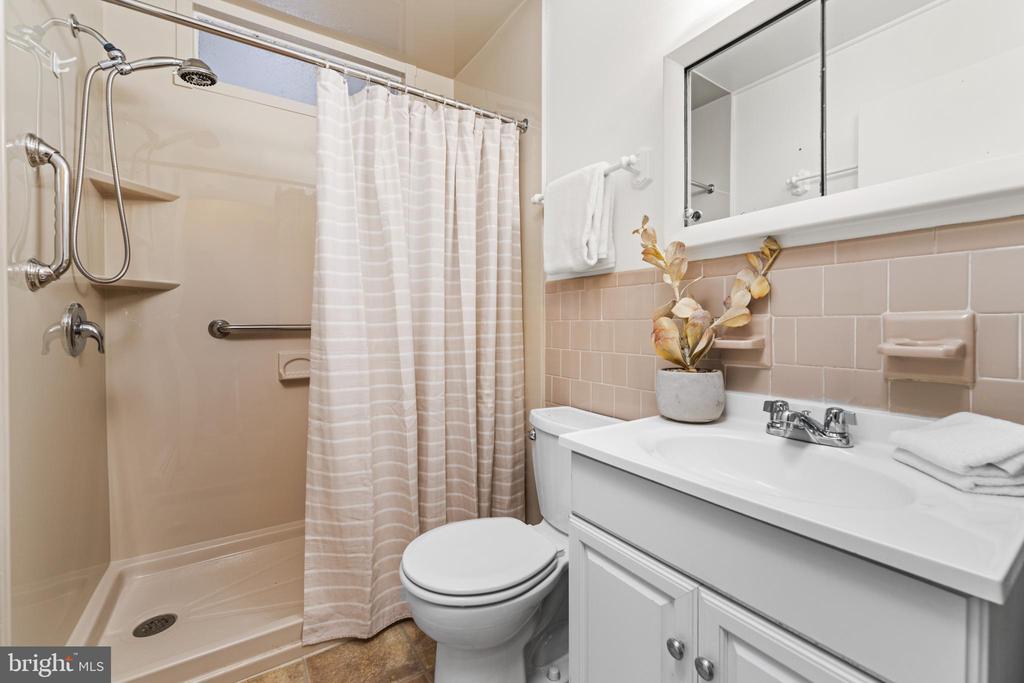 2410 Fairview Dr