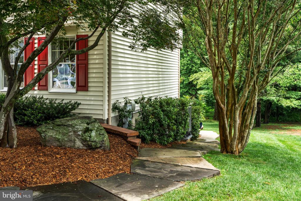 1009 LONGSTREAM COURT
