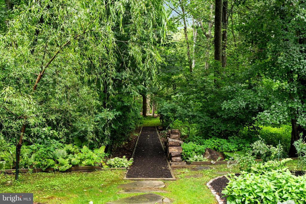 1009 LONGSTREAM COURT