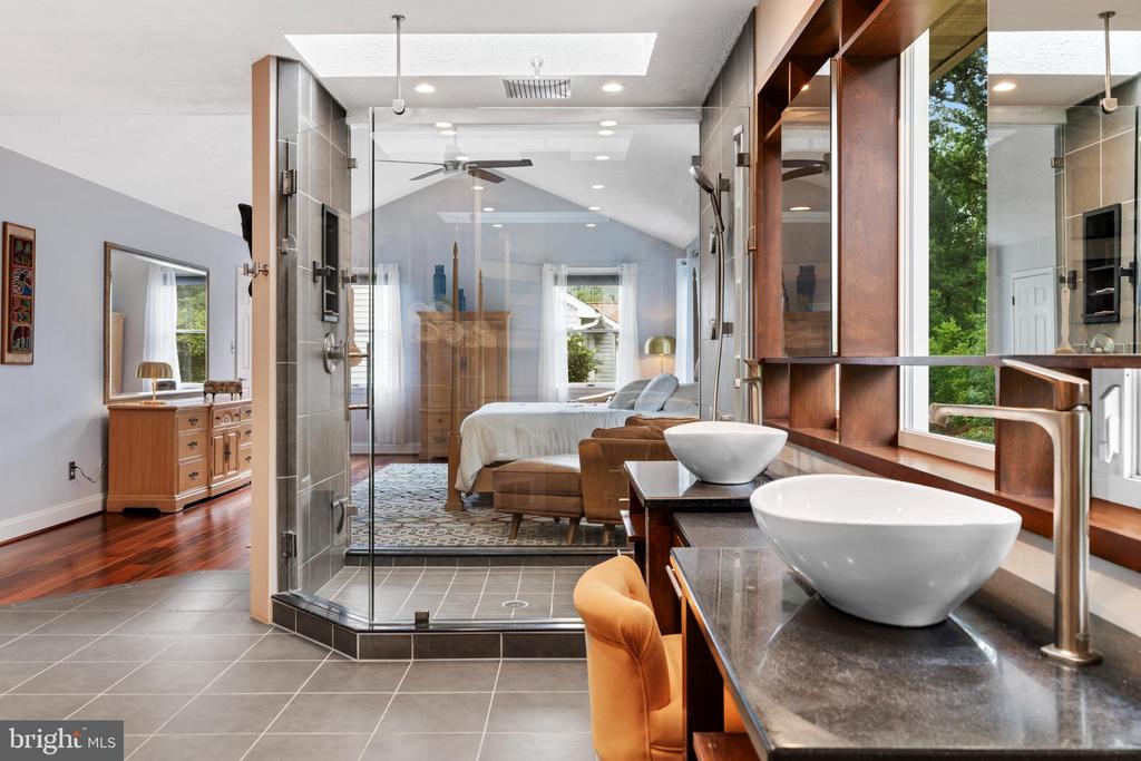 1009 LONGSTREAM COURT