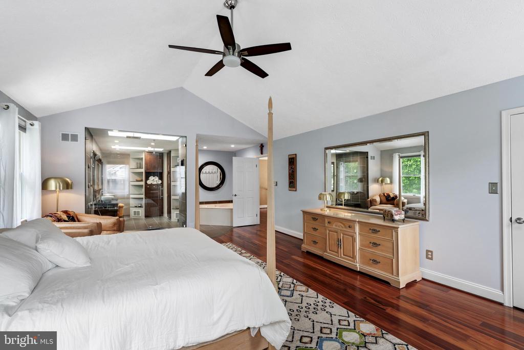 1009 LONGSTREAM COURT