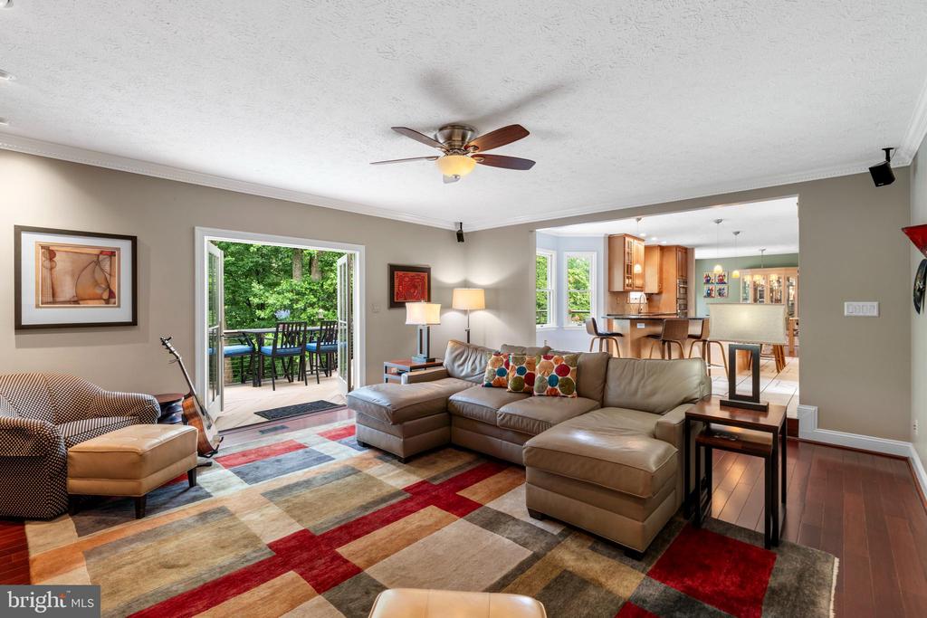 1009 LONGSTREAM COURT
