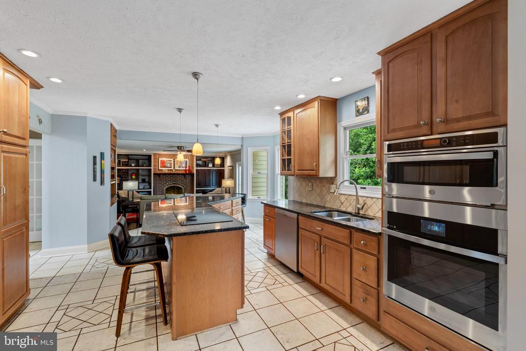 1009 LONGSTREAM COURT