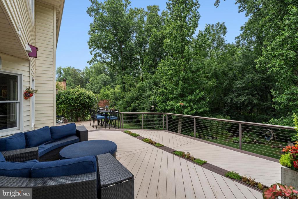 1009 LONGSTREAM COURT