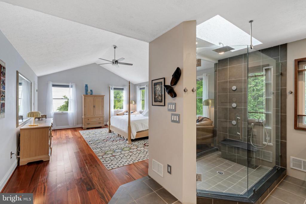 1009 LONGSTREAM COURT
