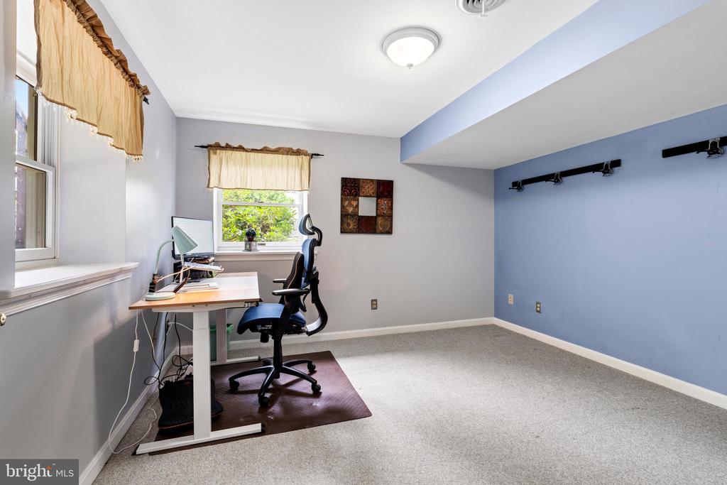 1009 LONGSTREAM COURT