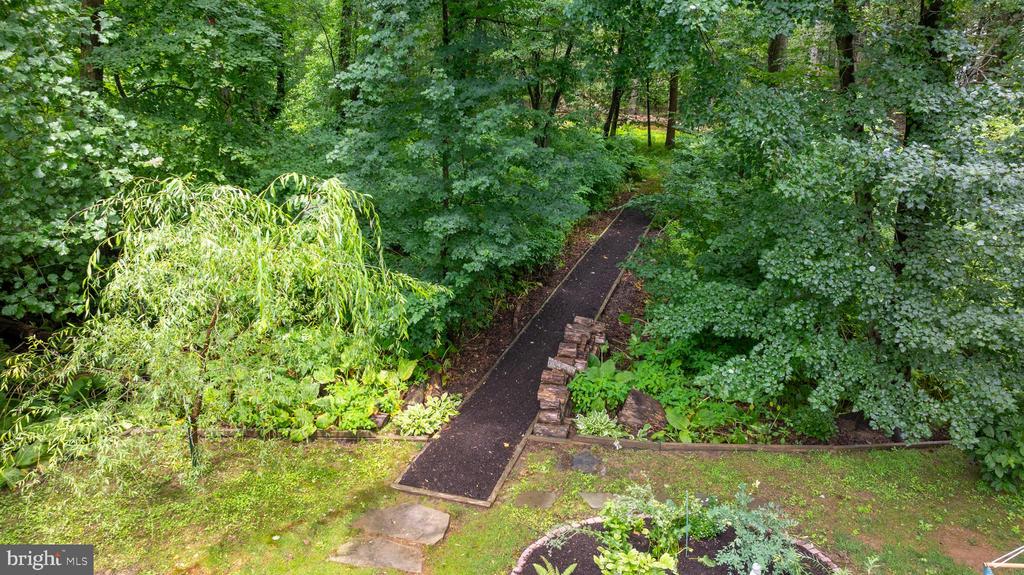 1009 LONGSTREAM COURT