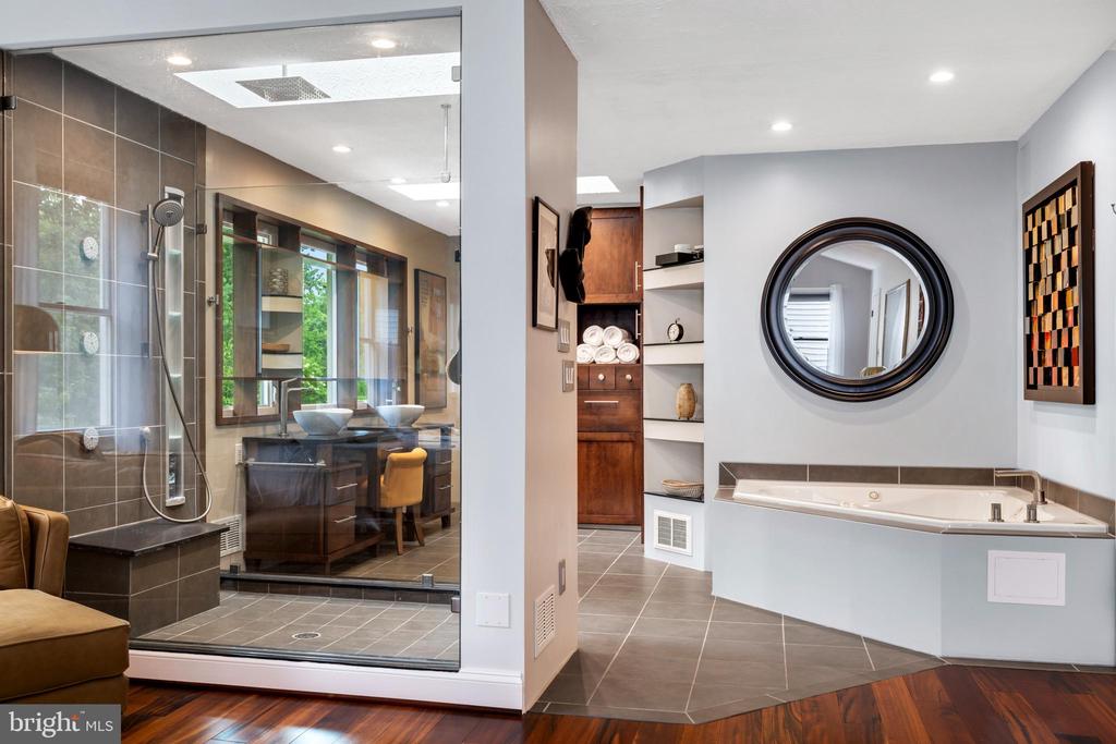 1009 LONGSTREAM COURT