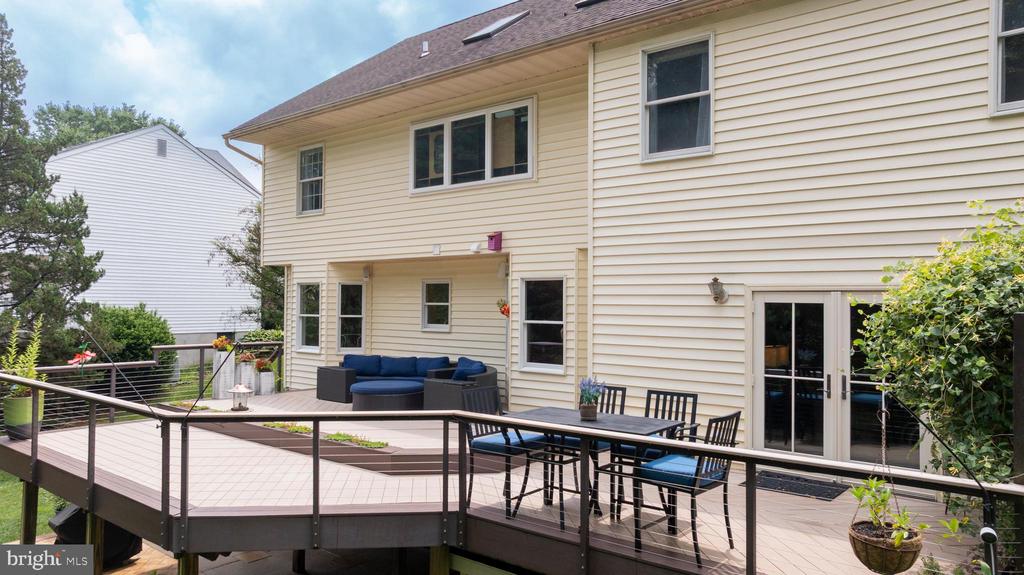 1009 LONGSTREAM COURT