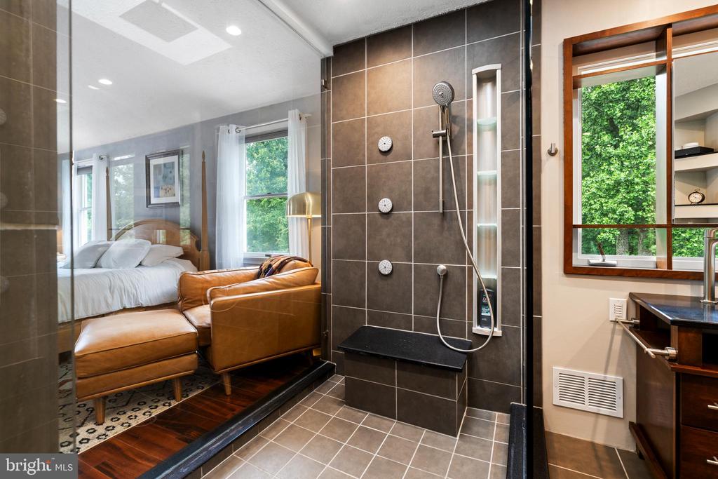 1009 LONGSTREAM COURT