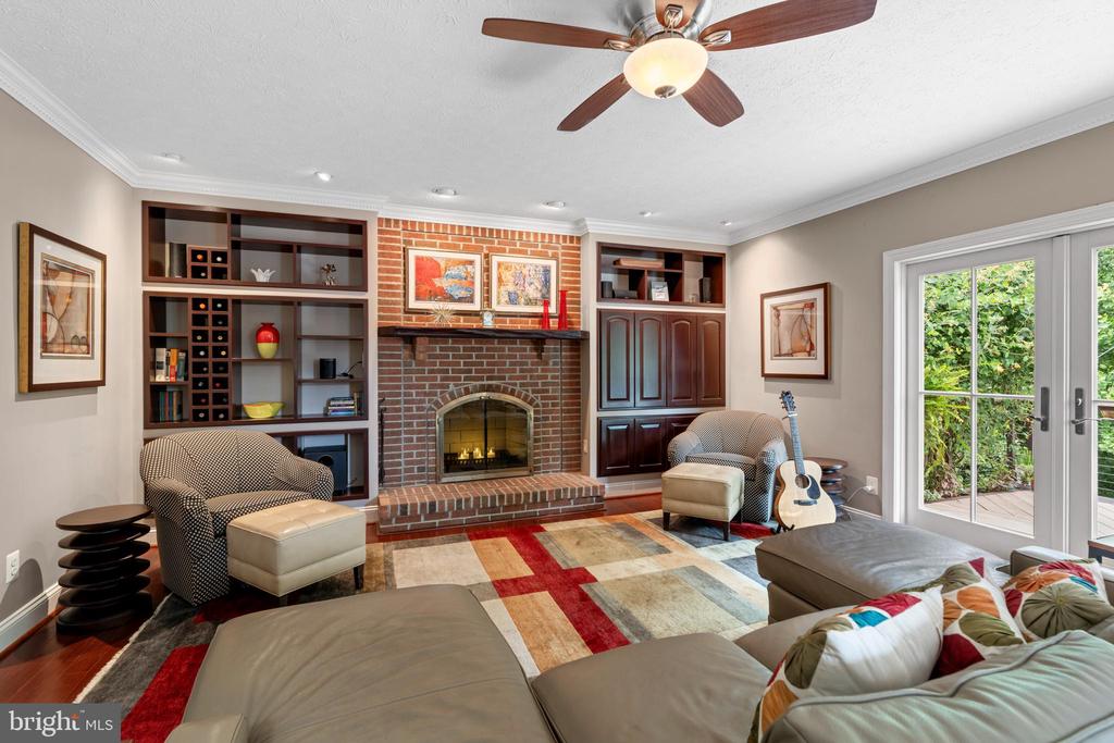 1009 LONGSTREAM COURT