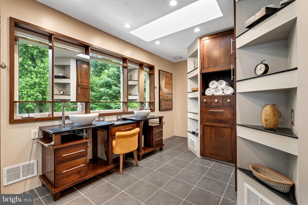 1009 LONGSTREAM COURT