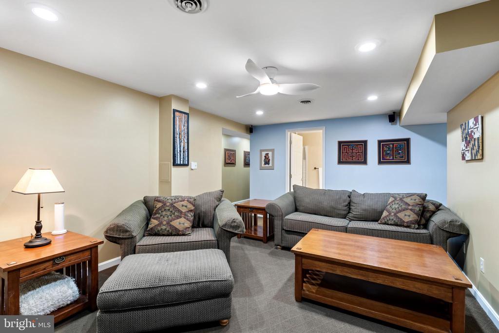 1009 LONGSTREAM COURT