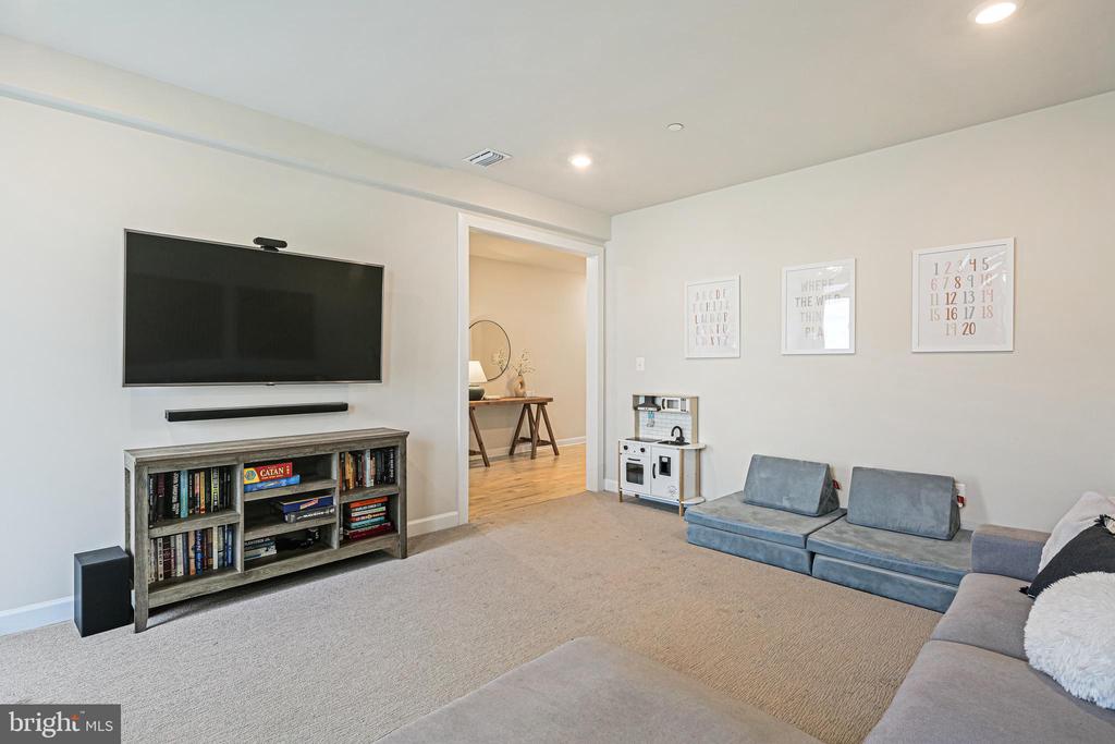 7614 CROSS CREEK DRIVE