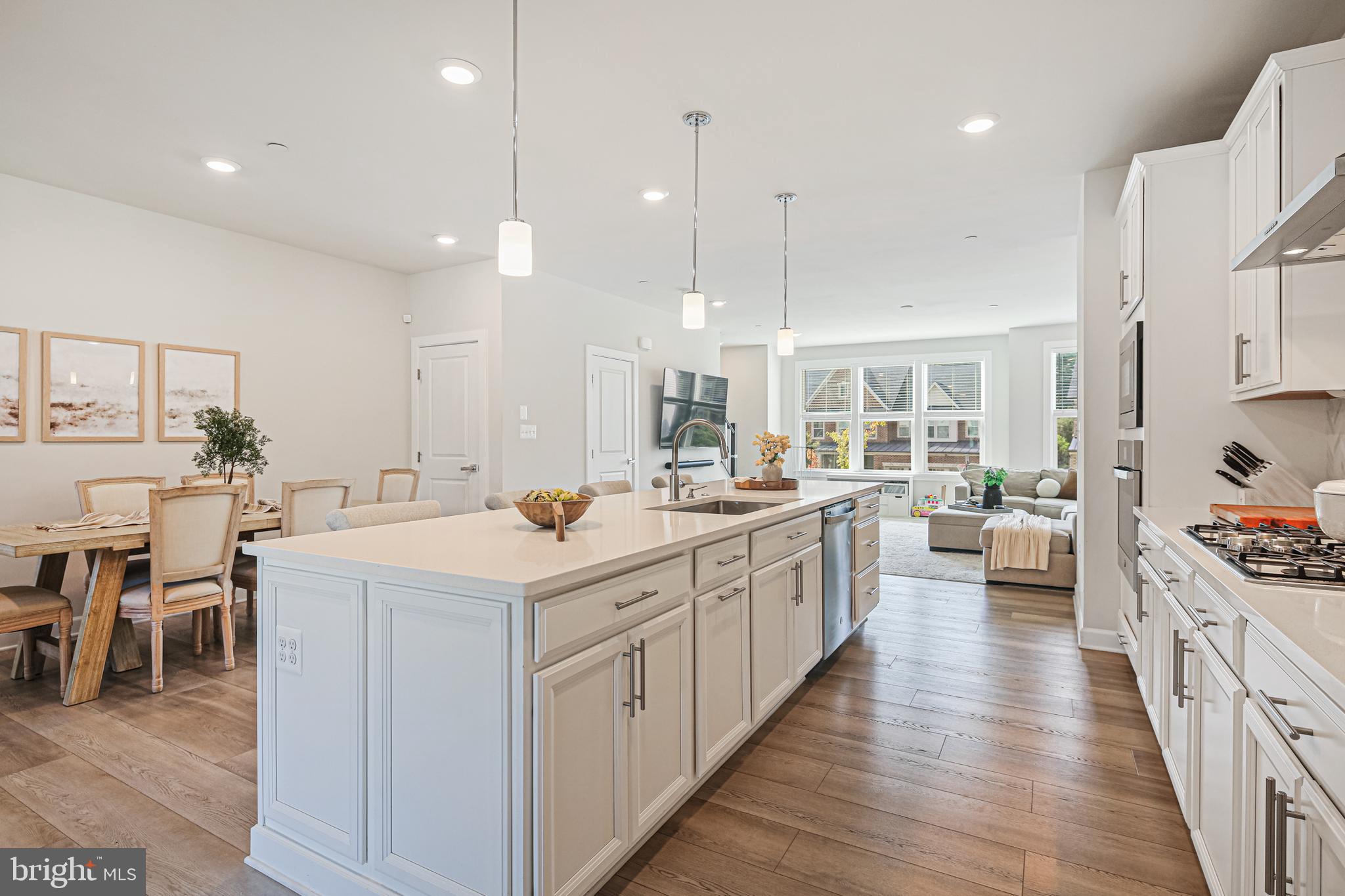 7614 CROSS CREEK DRIVE