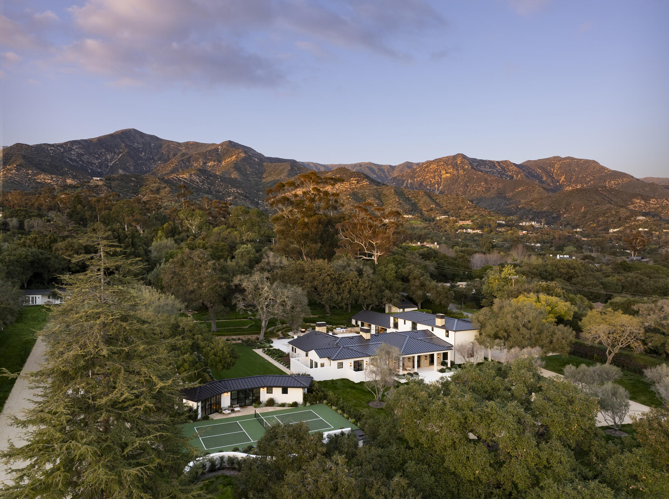 595 Picacho Lane