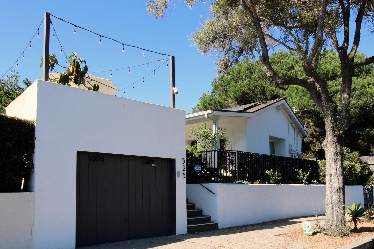 525 E De La Guerra St. Street