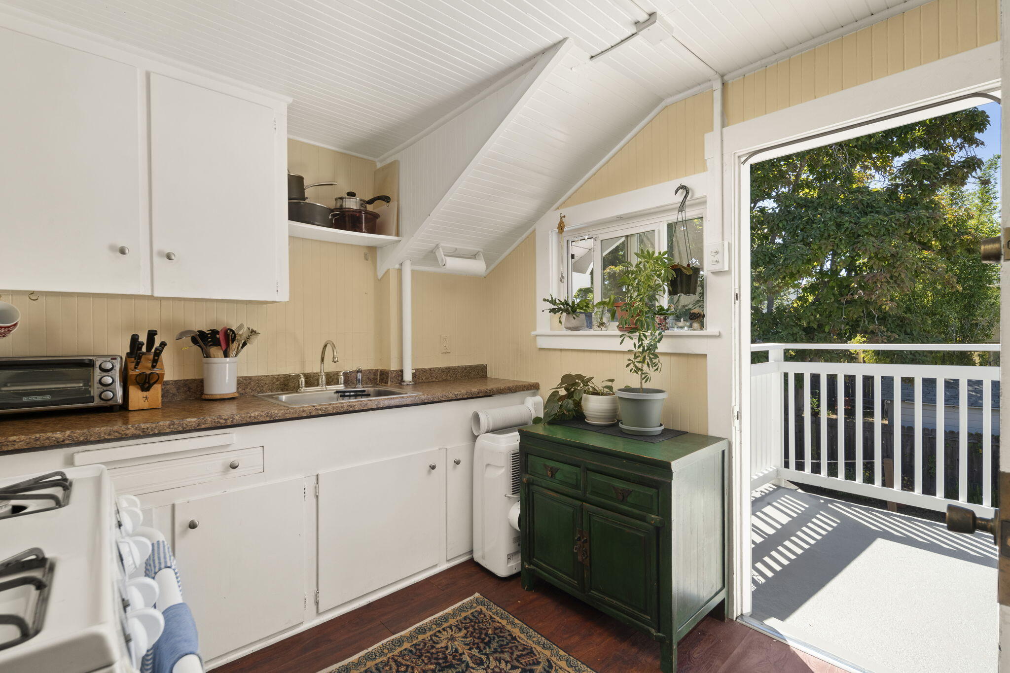410 W Los Olivos Street
