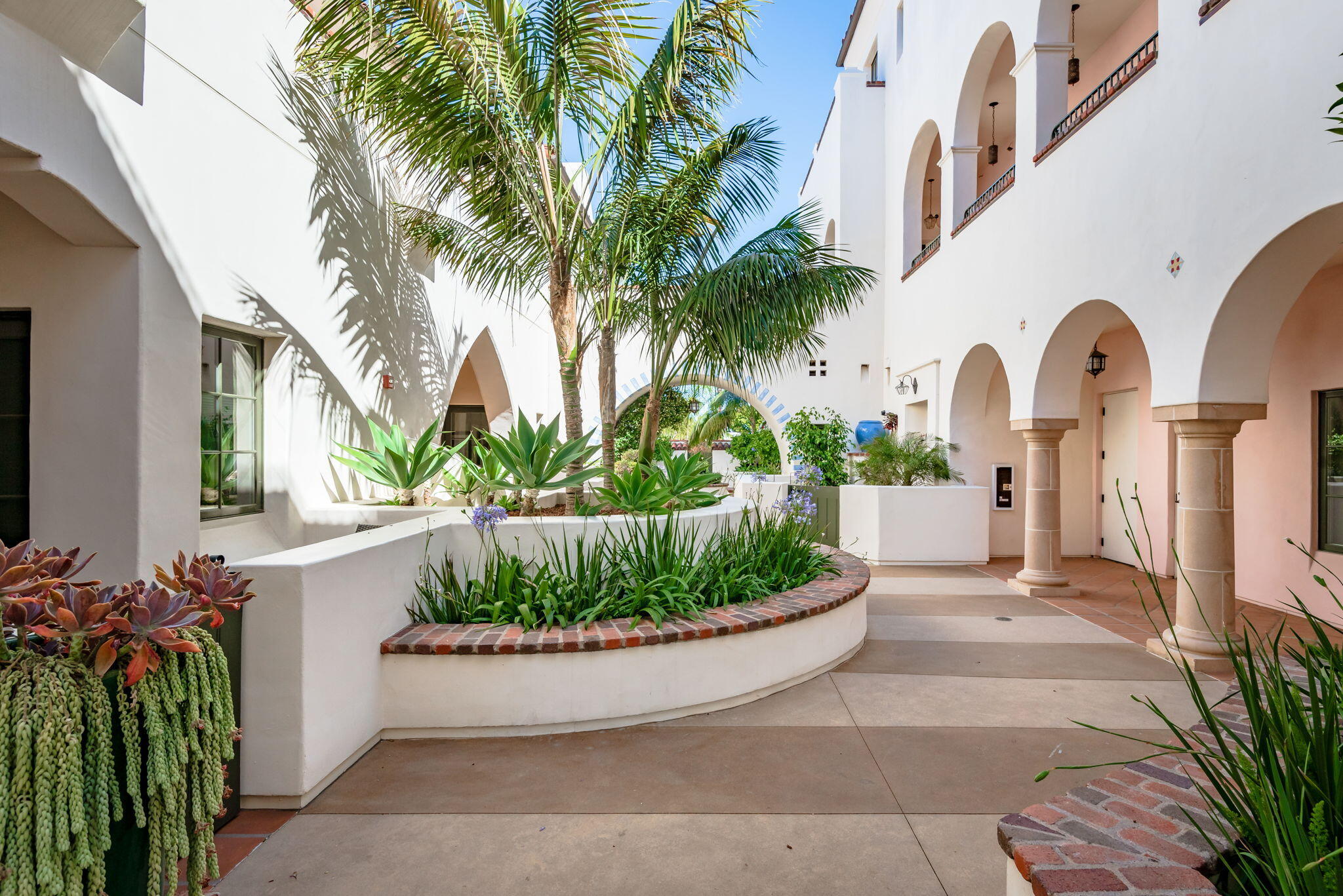 401 Chapala Street, 222