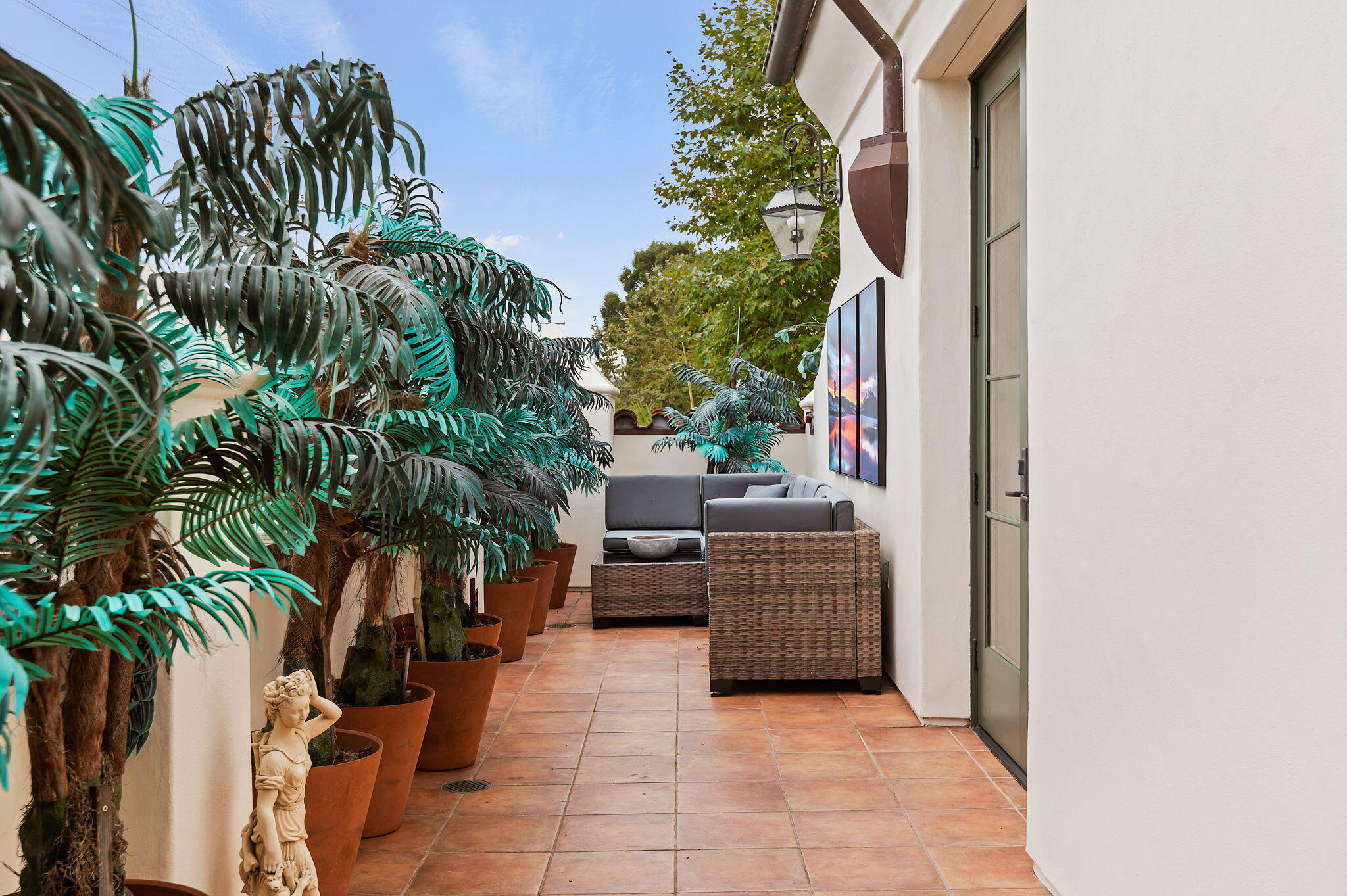 401 Chapala Street, 222