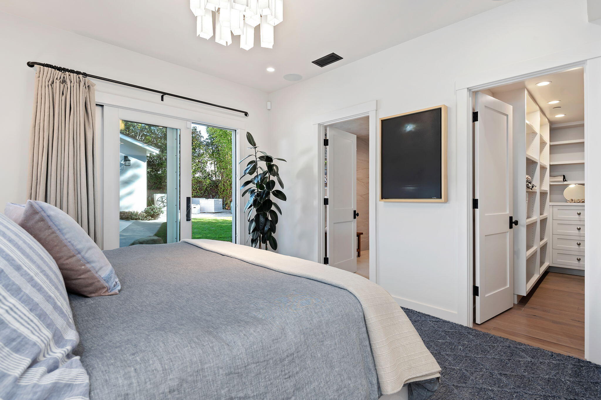 1530 Shoreline Drive