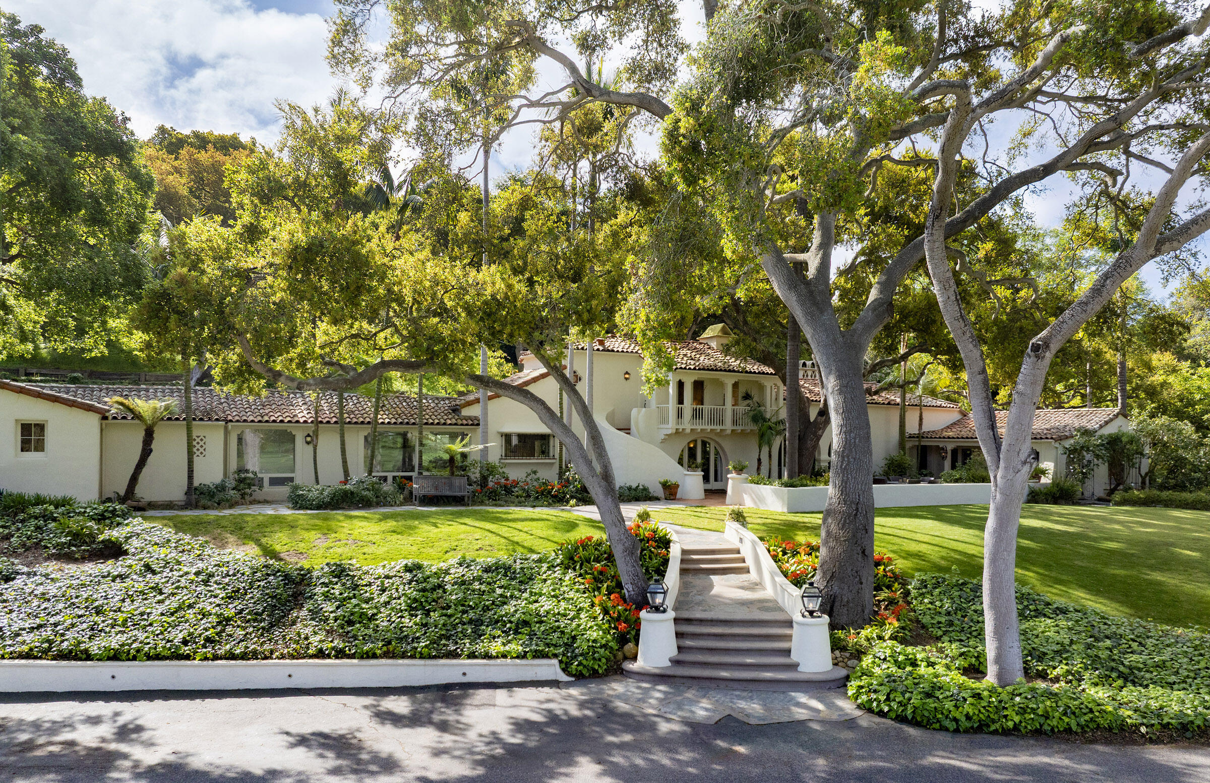 4045 Lago Drive