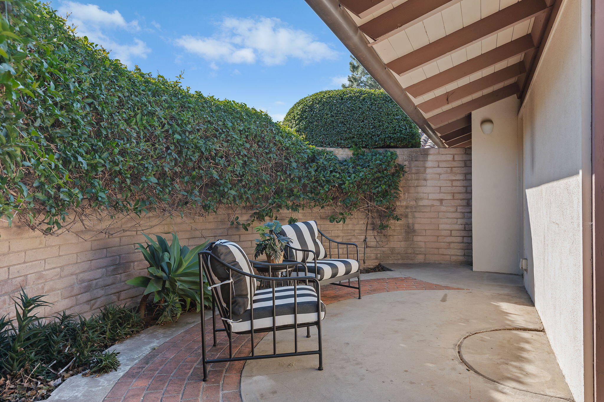 2836 Miradero Drive