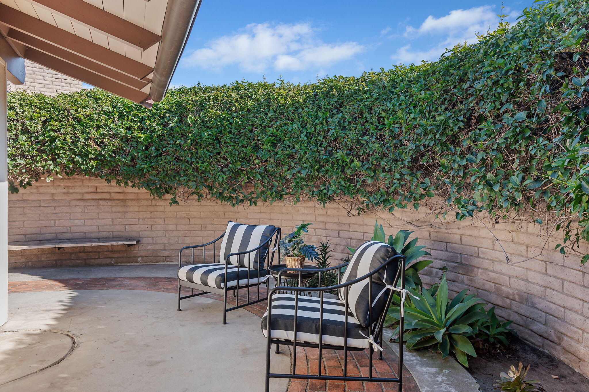 2836 Miradero Drive