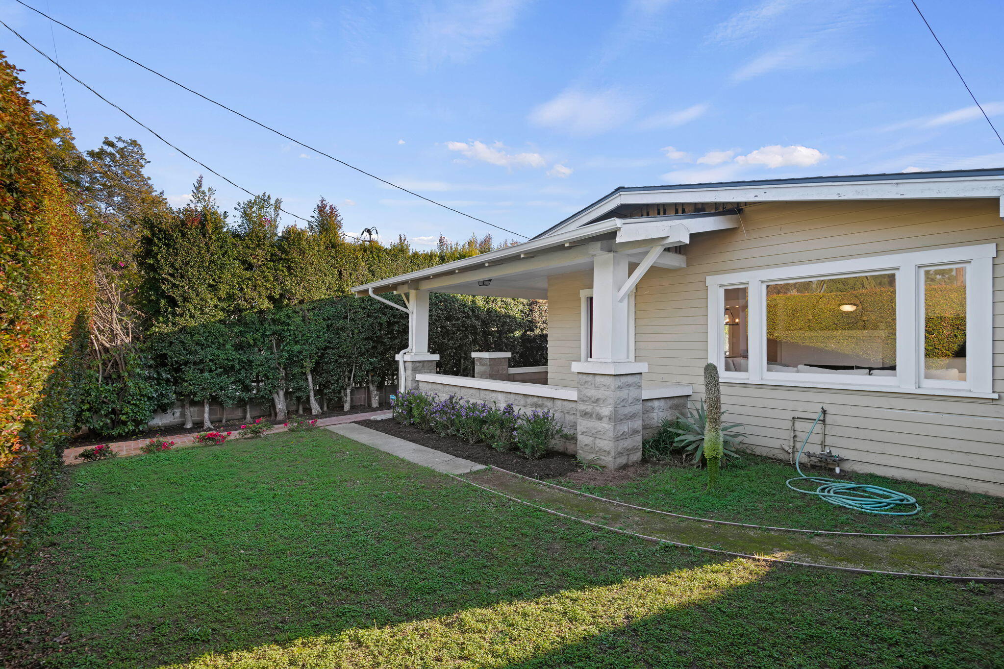 2229 De La Vina Street