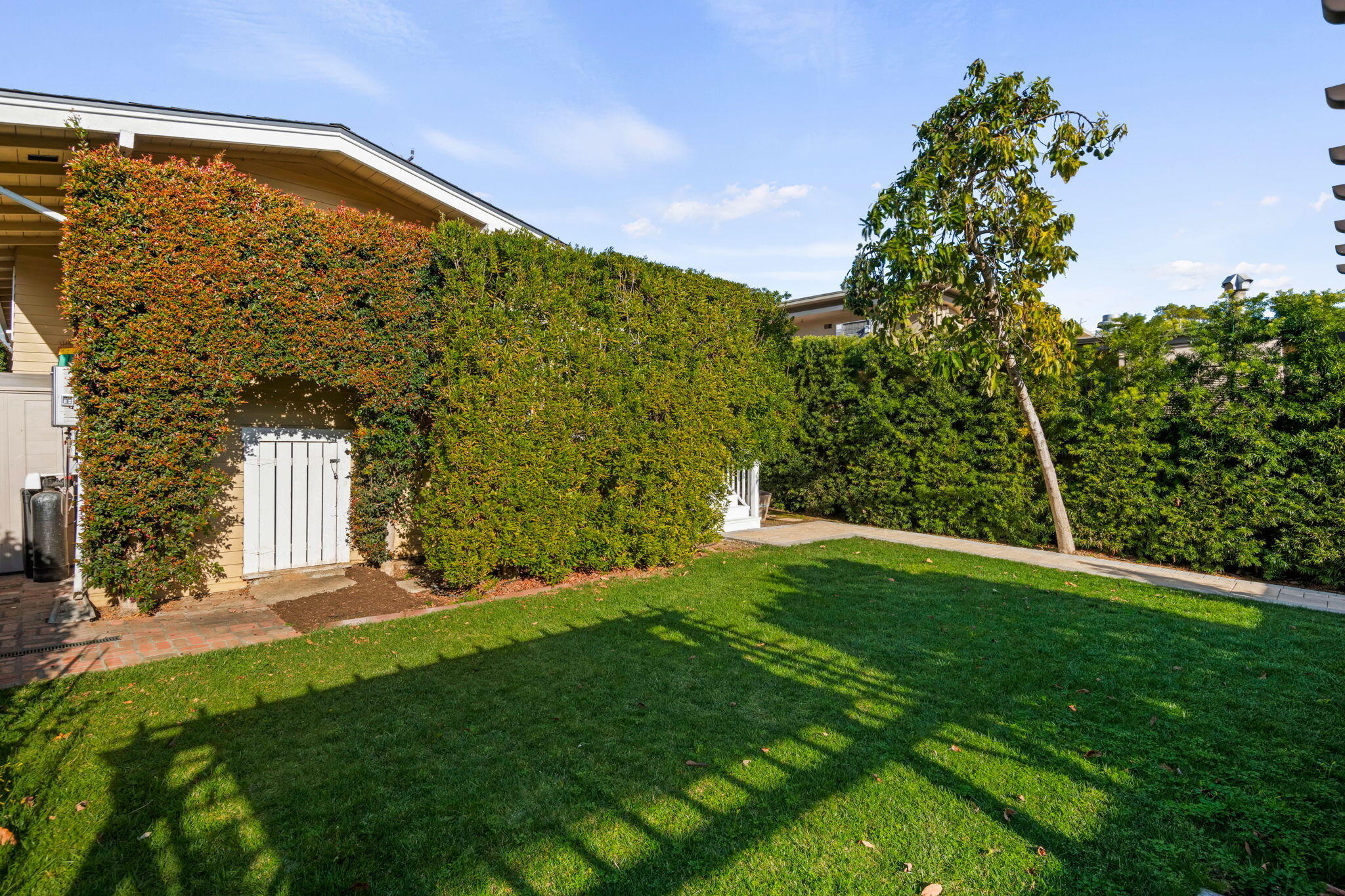 2229 De La Vina Street