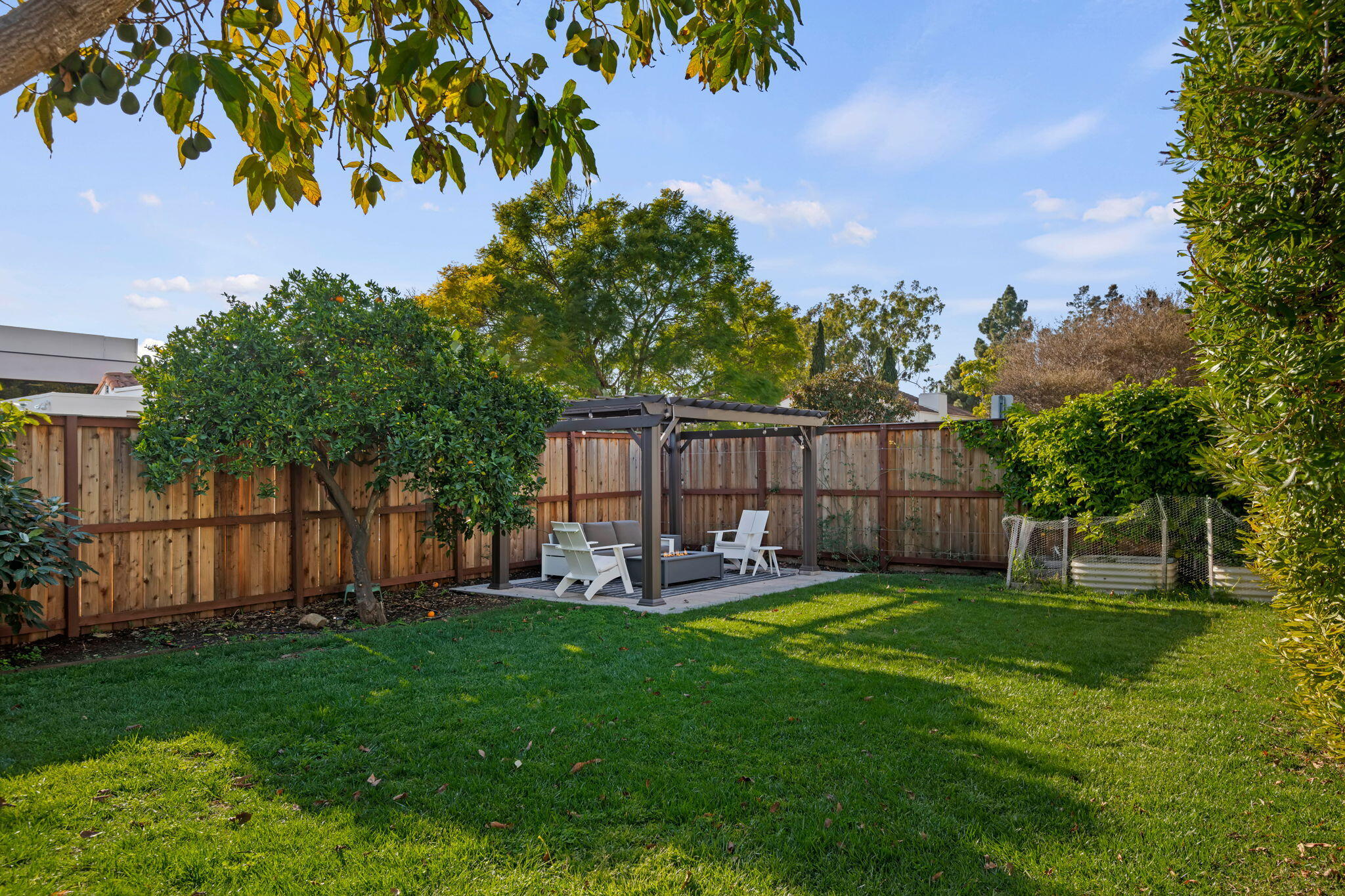 2229 De La Vina Street